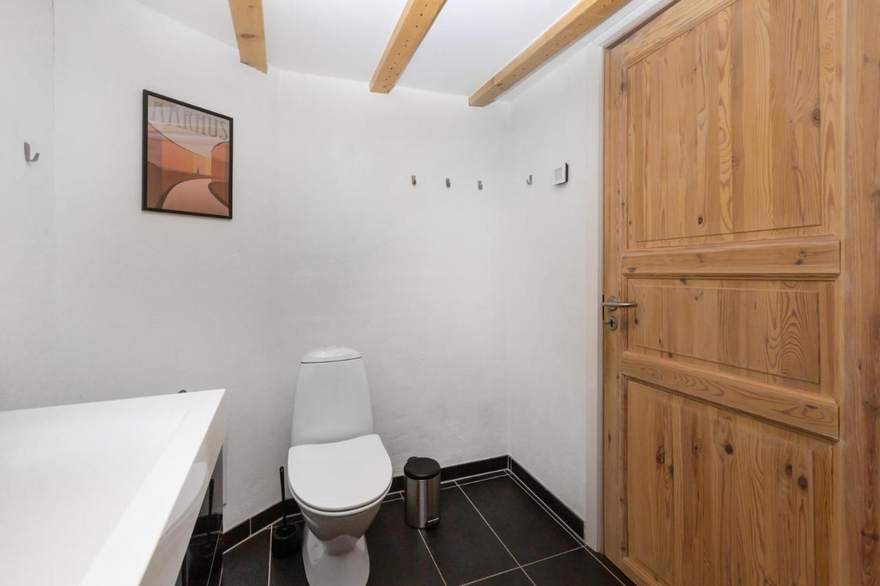 Moderne & Fuldt Udstyret Lejlighed M.Plads Til 4 Hojbjerg Exterior foto