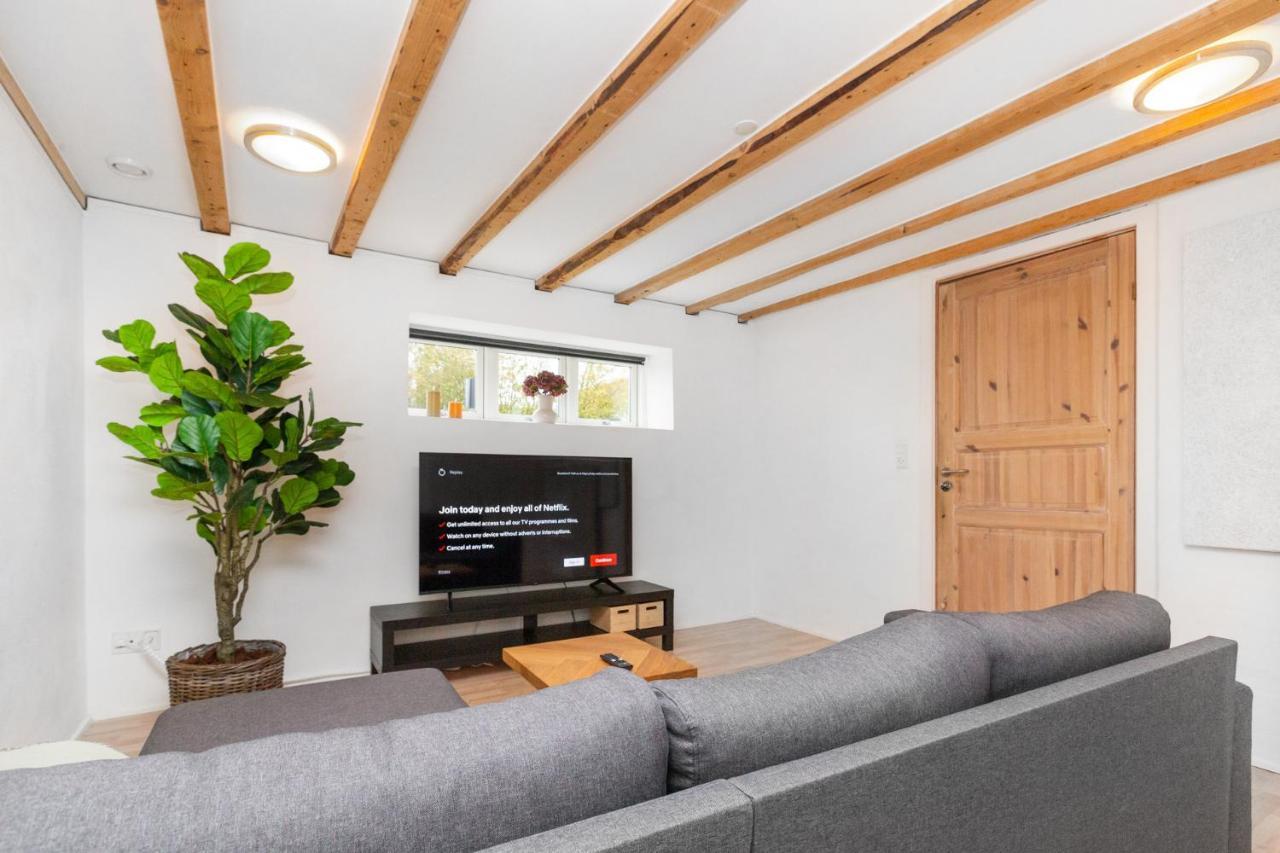 Moderne & Fuldt Udstyret Lejlighed M.Plads Til 4 Hojbjerg Exterior foto