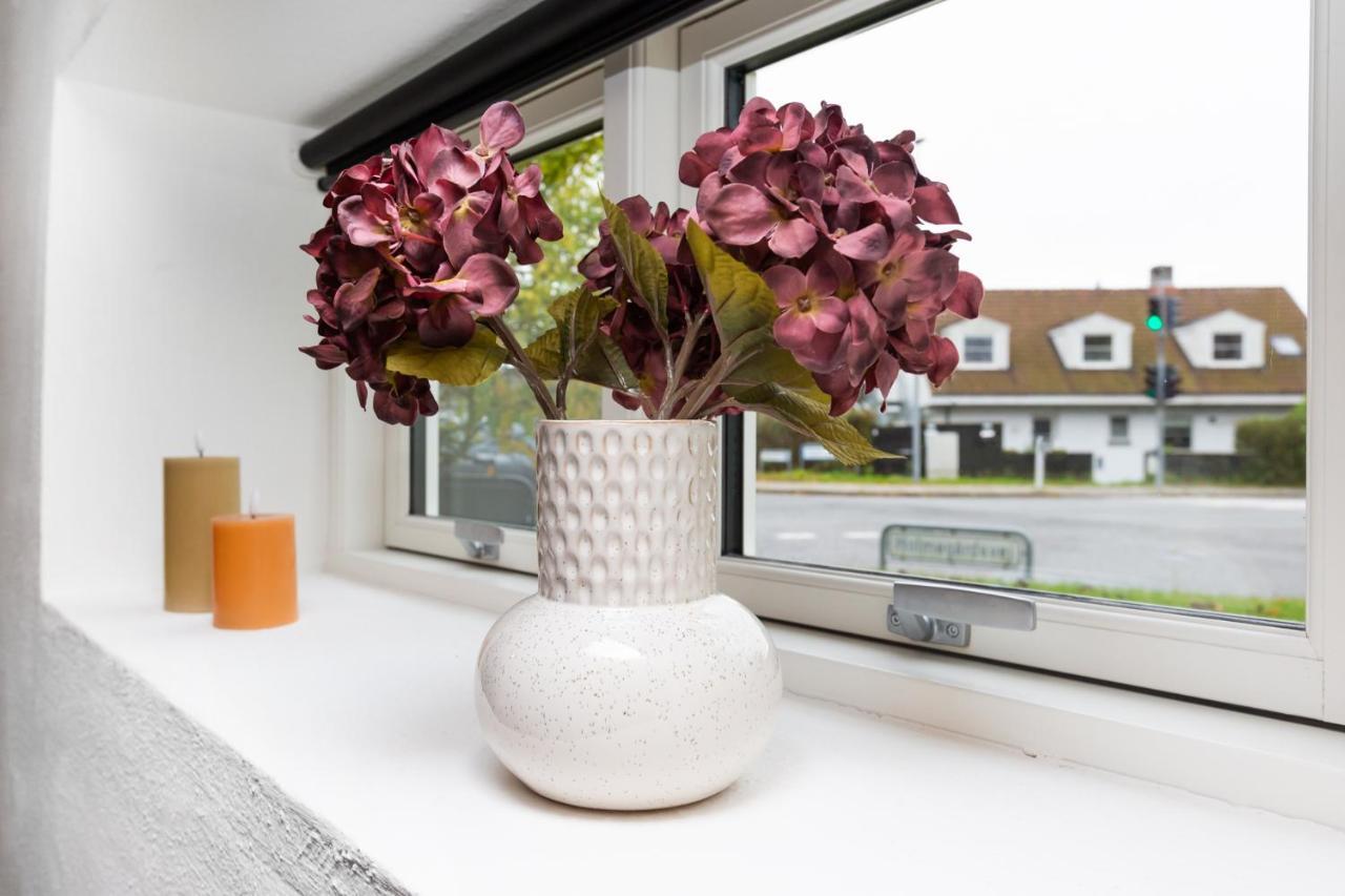 Moderne & Fuldt Udstyret Lejlighed M.Plads Til 4 Hojbjerg Exterior foto